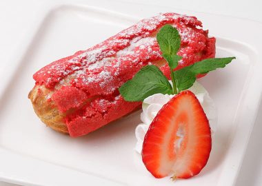 Эклер мраморный с заварным кремом