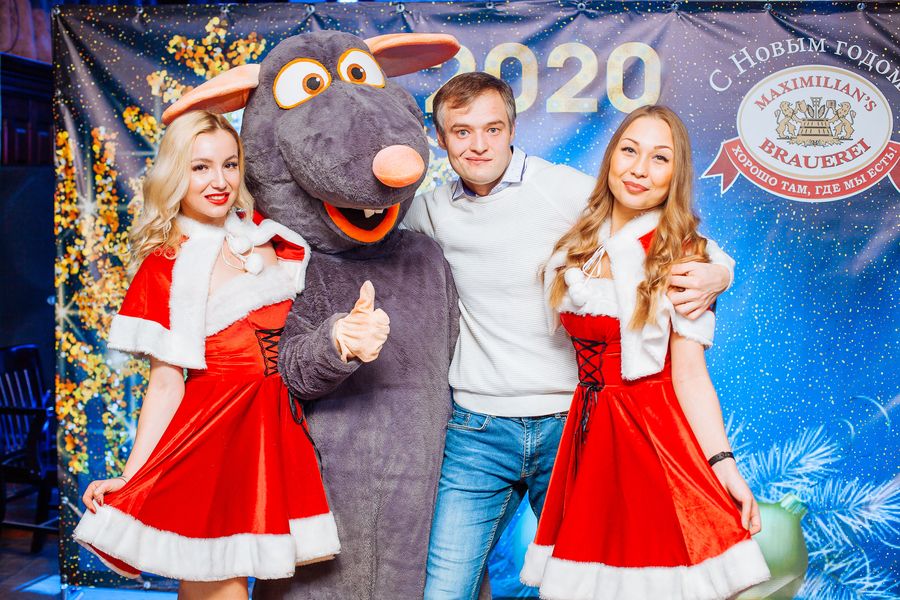 2019 кафе верлен. Корпоратив в максимилианс. Новогодний корпоратив в максимилианс казань. Максимилианс новогодний корпоратив. Максимильянс ресторан екатеринбург новогодний корпоратив.