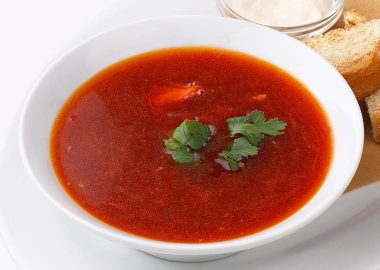 Борщ с курицей и сметаной