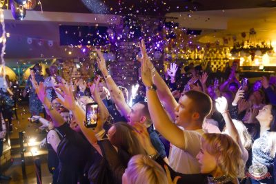 «Новогодняя ёлка для своих» от БИМ-радио, 12 декабря 2025 - Ресторан «Максимилианс» Казань - 26