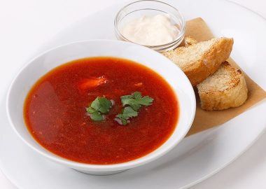 Борщ с курицей и сметаной