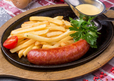 Краинская колбаска с сыром на гриле