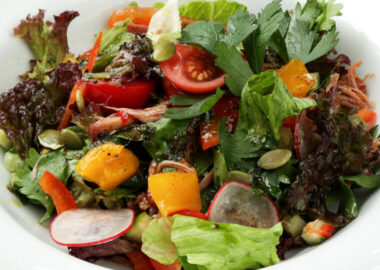 Салат с рваной говядиной