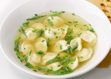 Пельмешки с бульоном